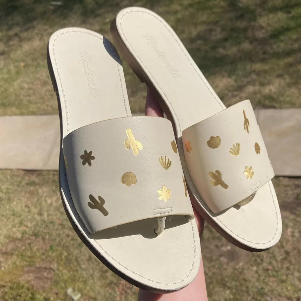 Madewell The Boardwalk Post Slide Sandal: Cactus Embossed Edition Gold Details